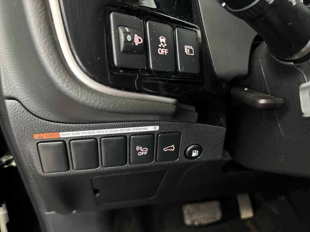 Mitsubishi Outlander PHEV 2021 Musta