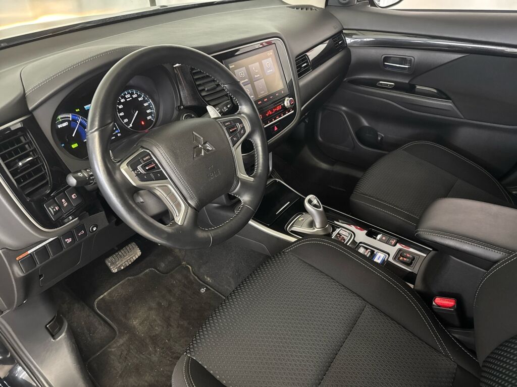 Mitsubishi Outlander PHEV 2021 Musta