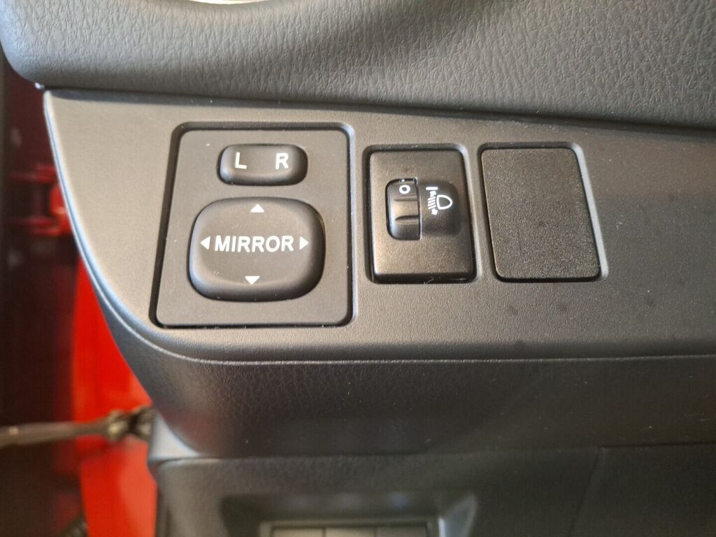 Toyota Yaris 2020 Punainen