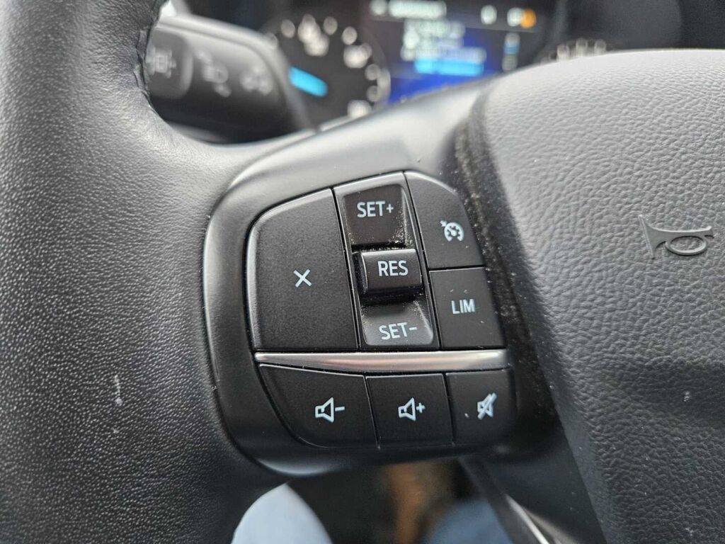 Ford Kuga 2021 Sininen