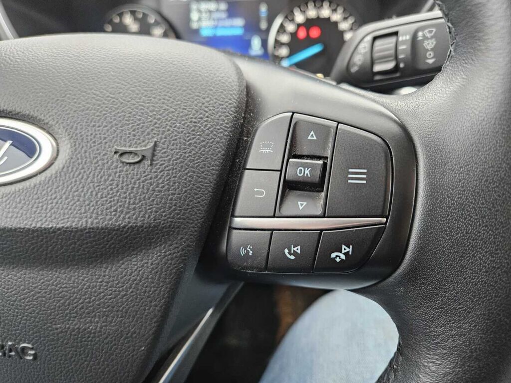 Ford Kuga 2021 Sininen