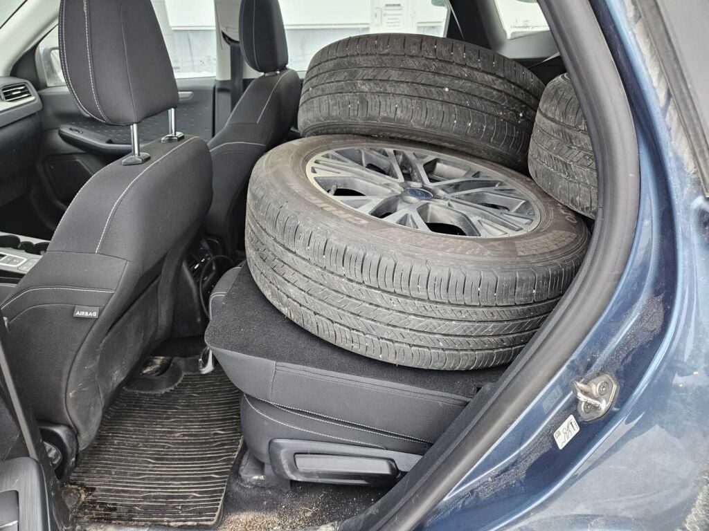 Ford Kuga 2021 Sininen