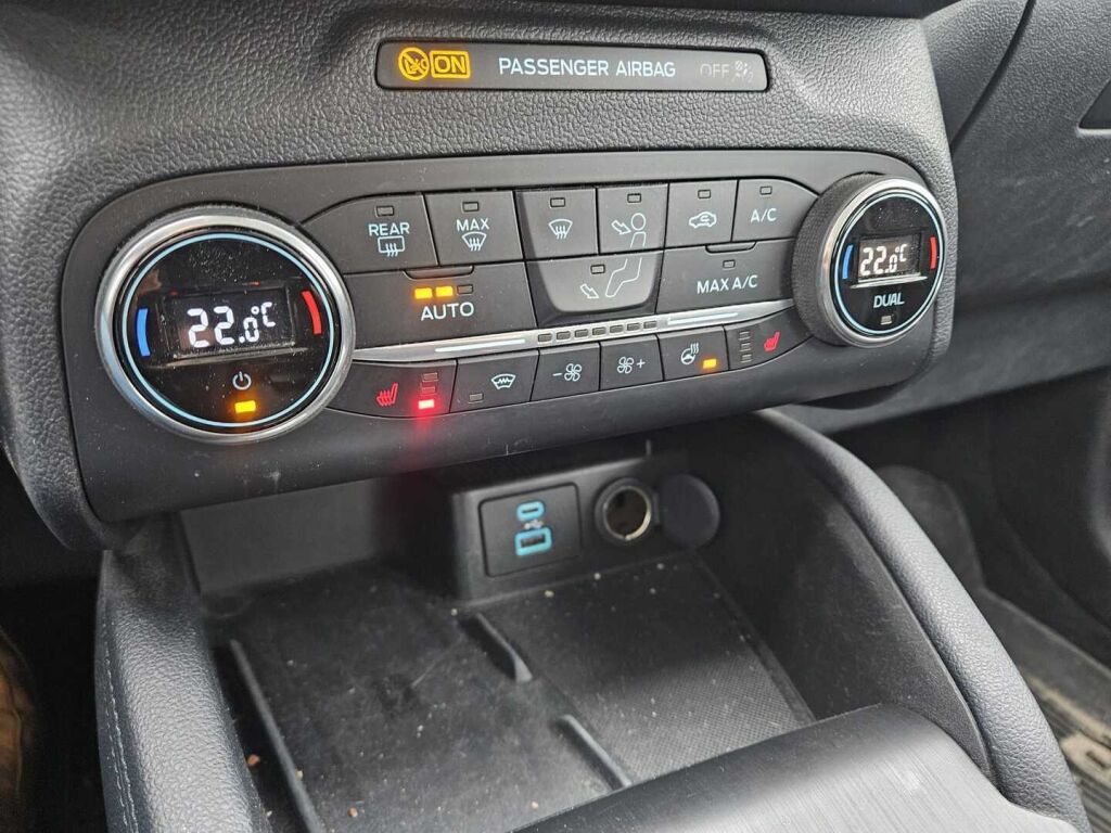 Ford Kuga 2021 Sininen