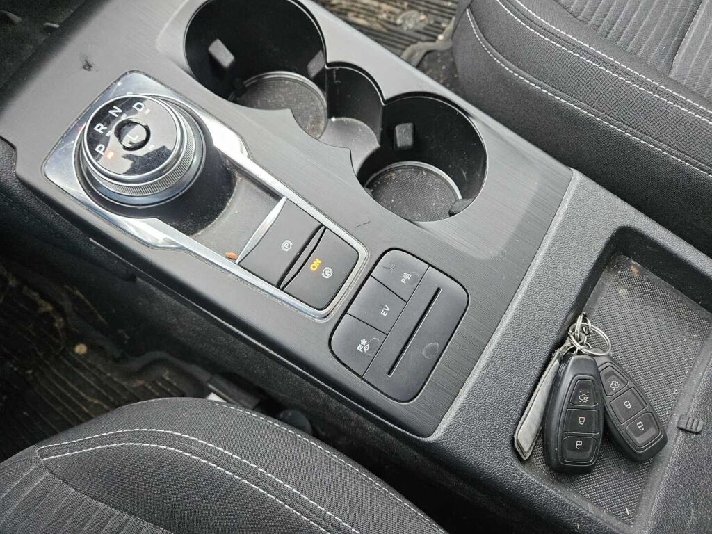 Ford Kuga 2021 Sininen