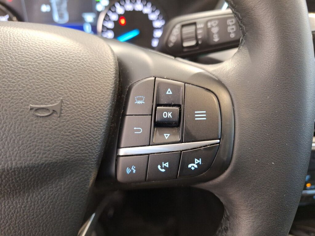 Ford Kuga 2021 Sininen