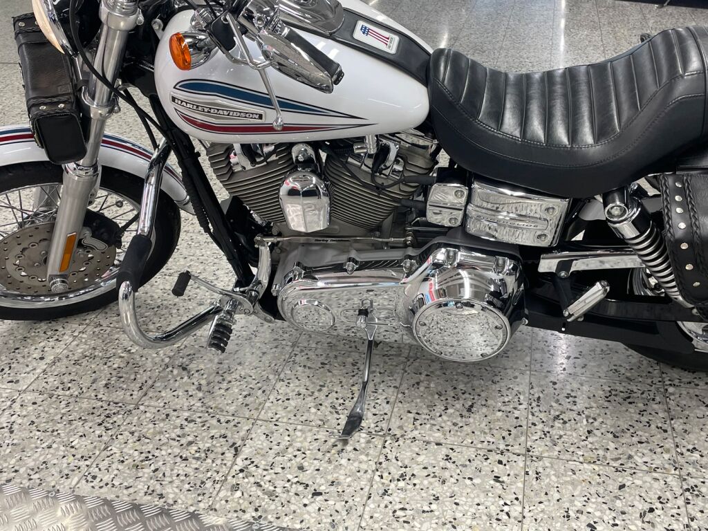 Harley-davidson DYNA 2006 Musta
