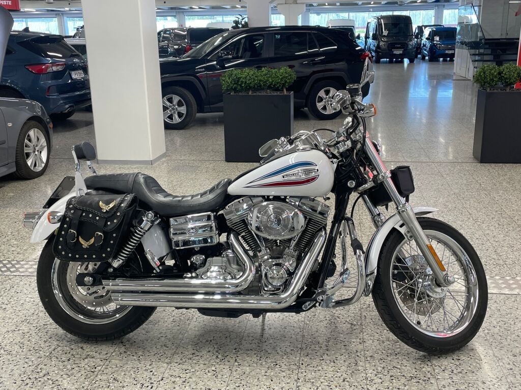 Harley-davidson DYNA 2006 Musta