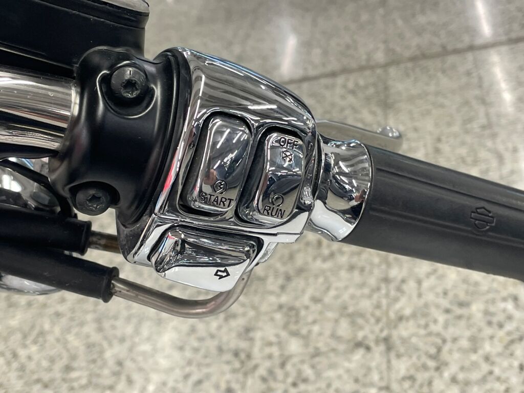Harley-davidson DYNA 2006 Musta
