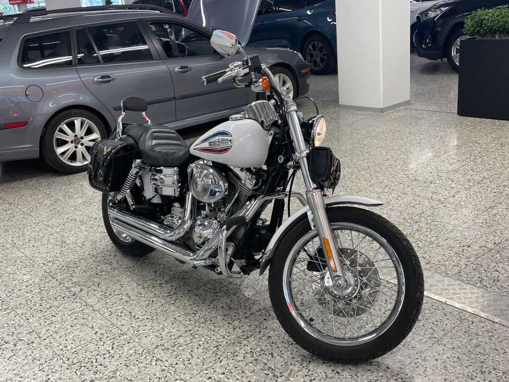 Harley-davidson DYNA 2006 Musta