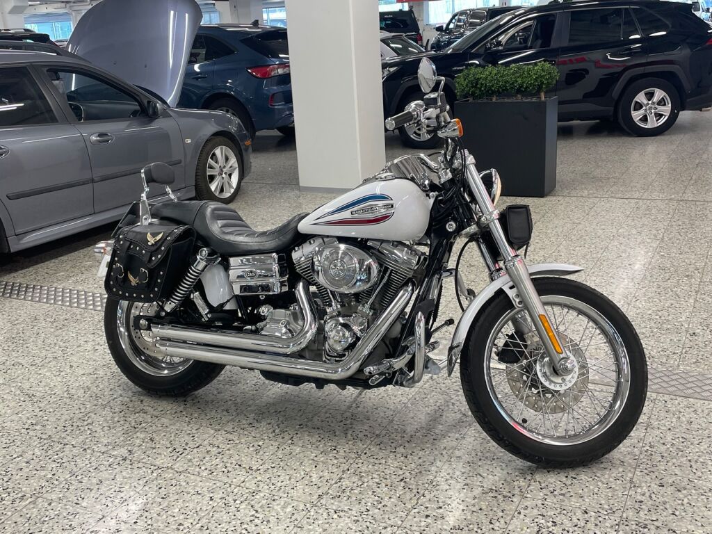 Harley-davidson DYNA 2006 Musta
