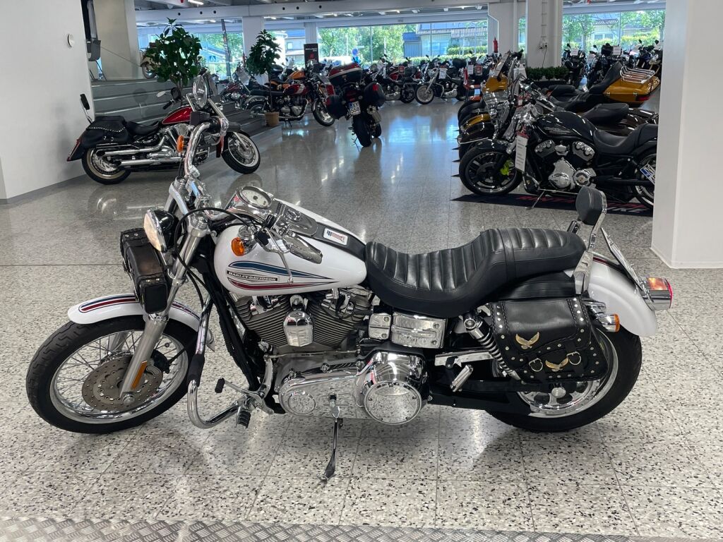 Harley-davidson DYNA 2006 Musta
