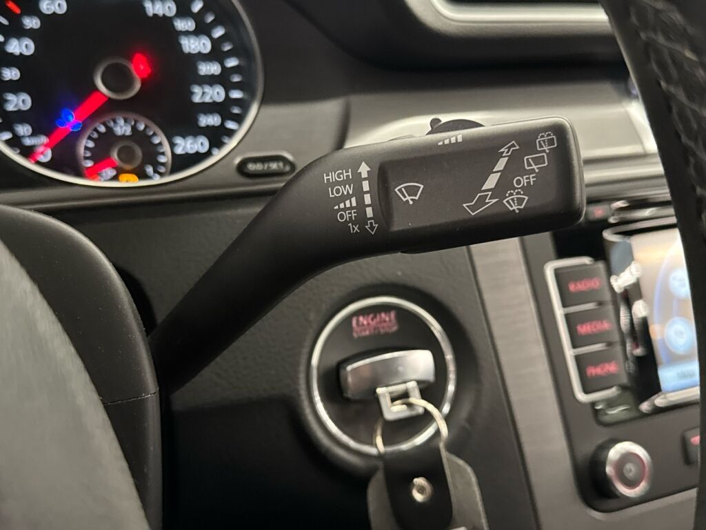 Volkswagen Passat 2012 Harmaa