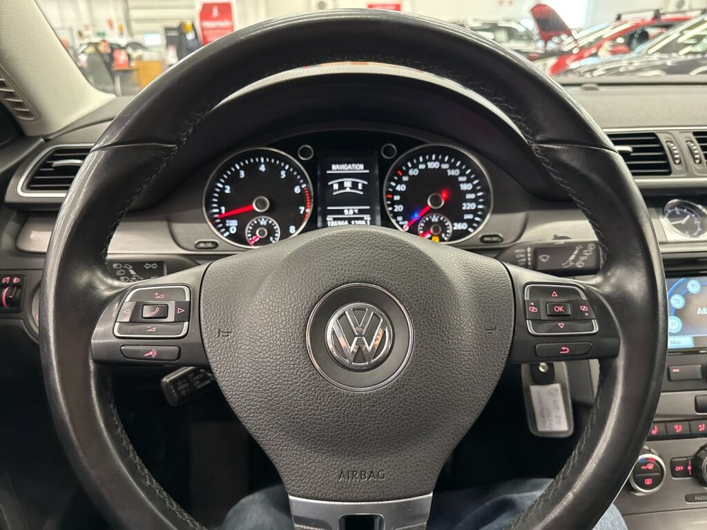 Volkswagen Passat 2012 Harmaa