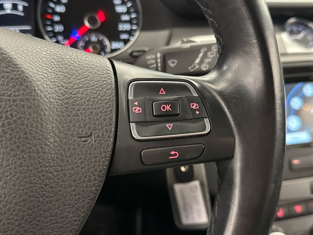 Volkswagen Passat 2012 Harmaa