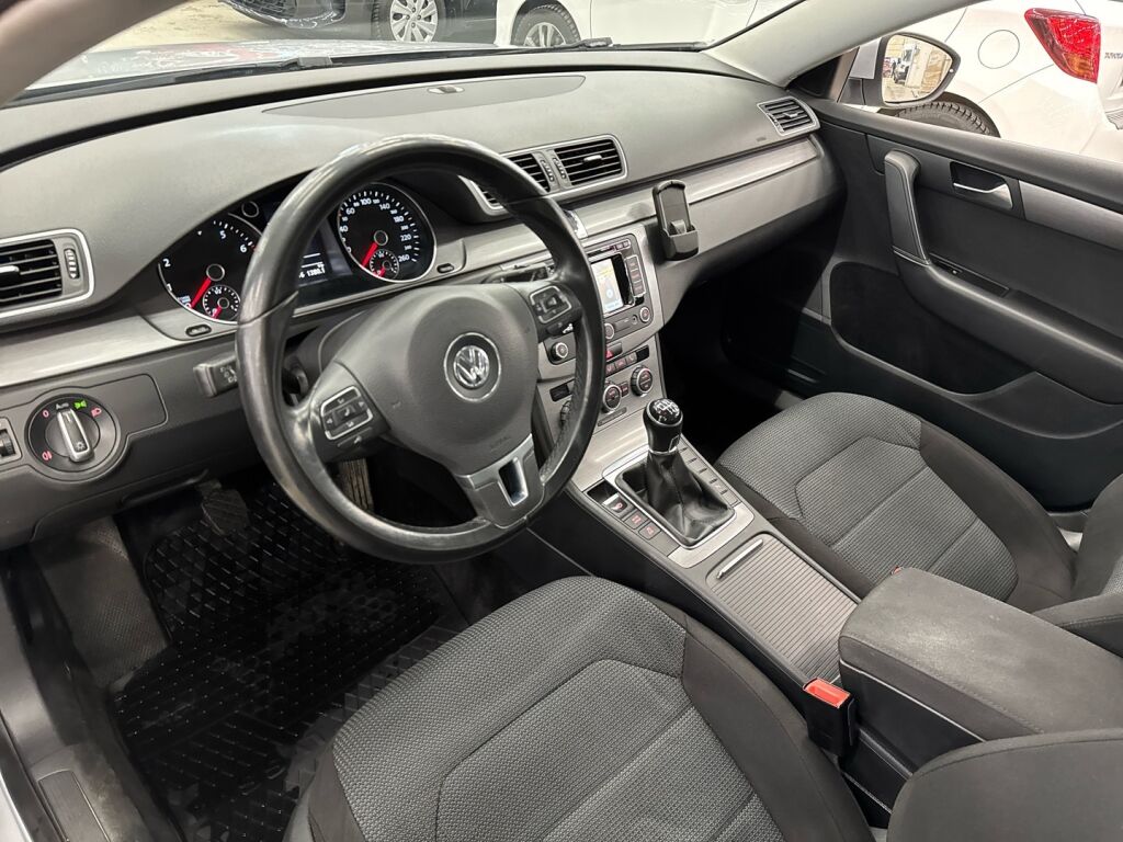 Volkswagen Passat 2012 Harmaa