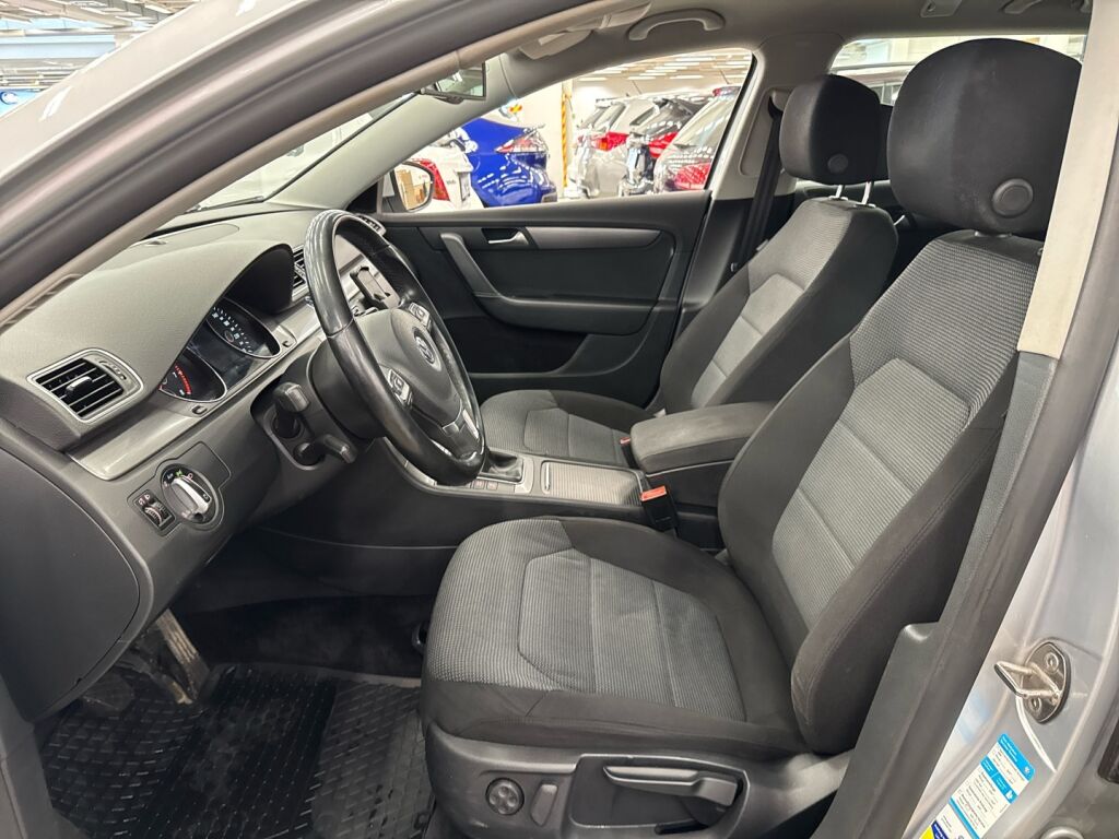 Volkswagen Passat 2012 Harmaa