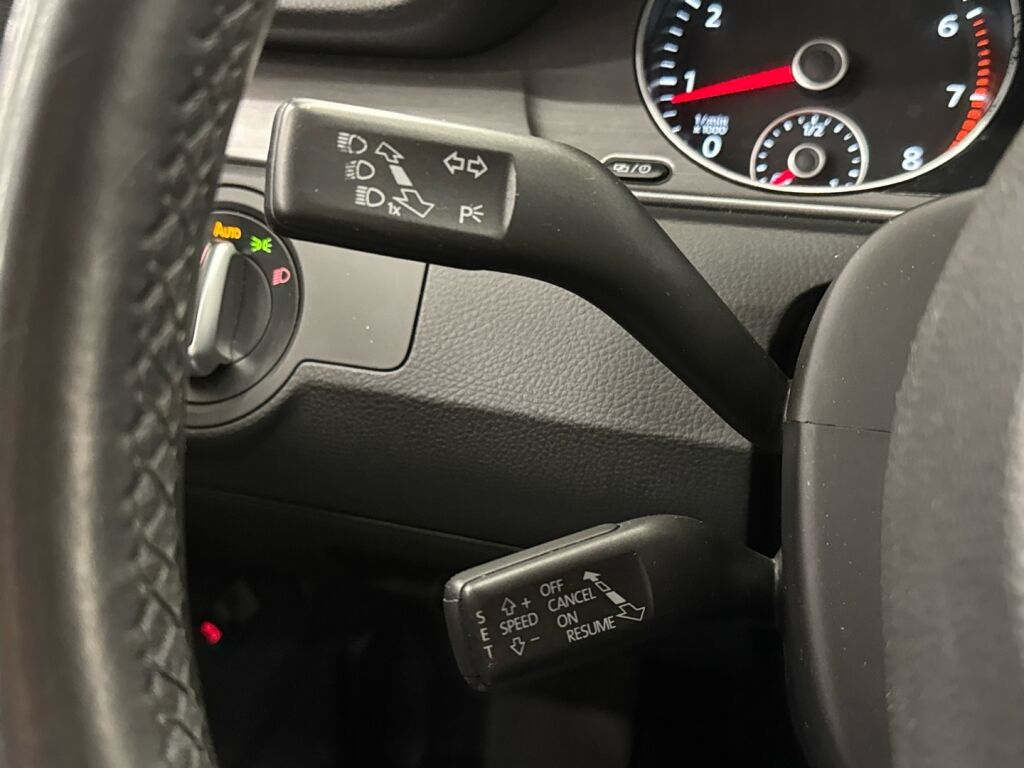 Volkswagen Passat 2012 Harmaa