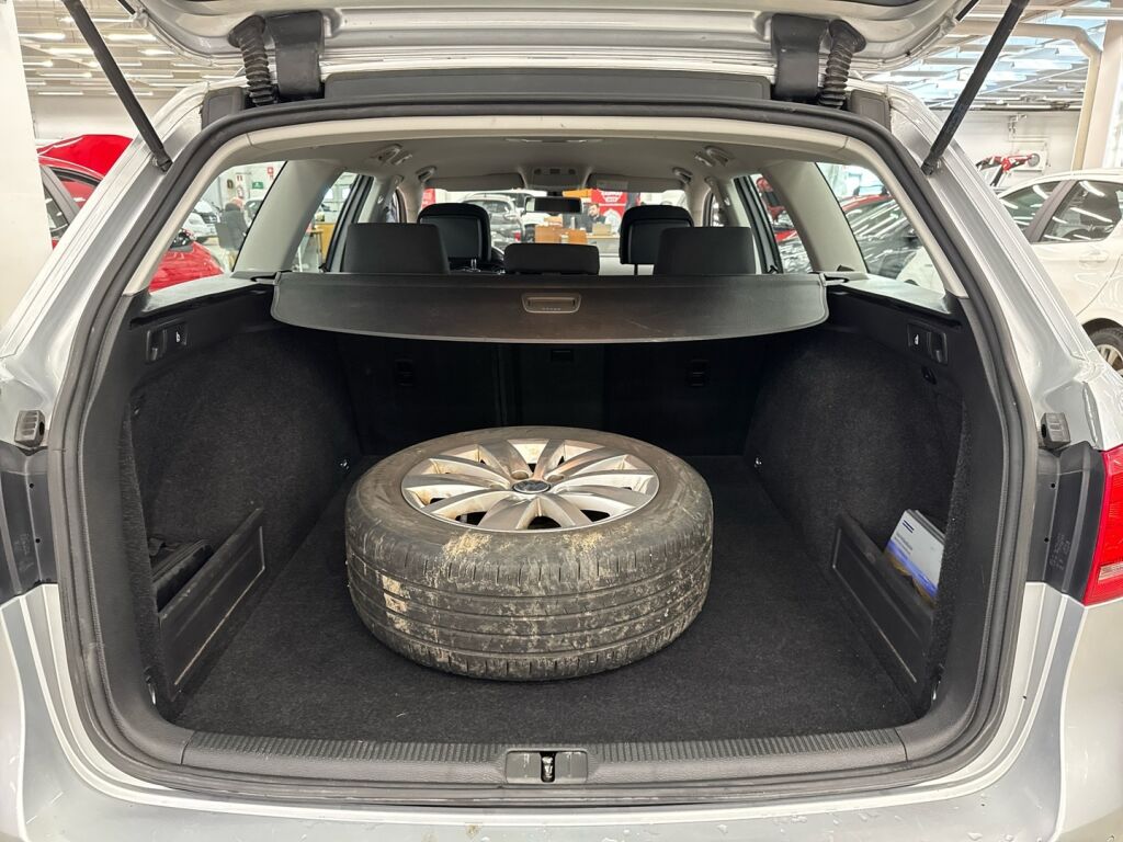 Volkswagen Passat 2012 Harmaa