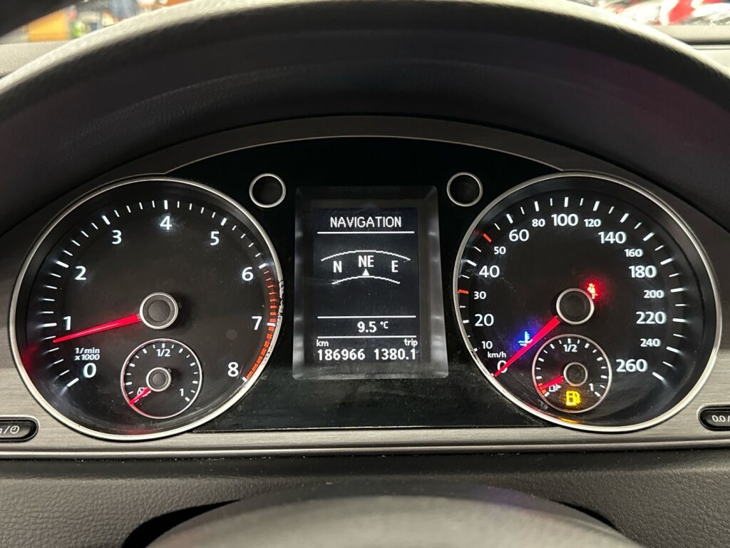 Volkswagen Passat 2012 Harmaa