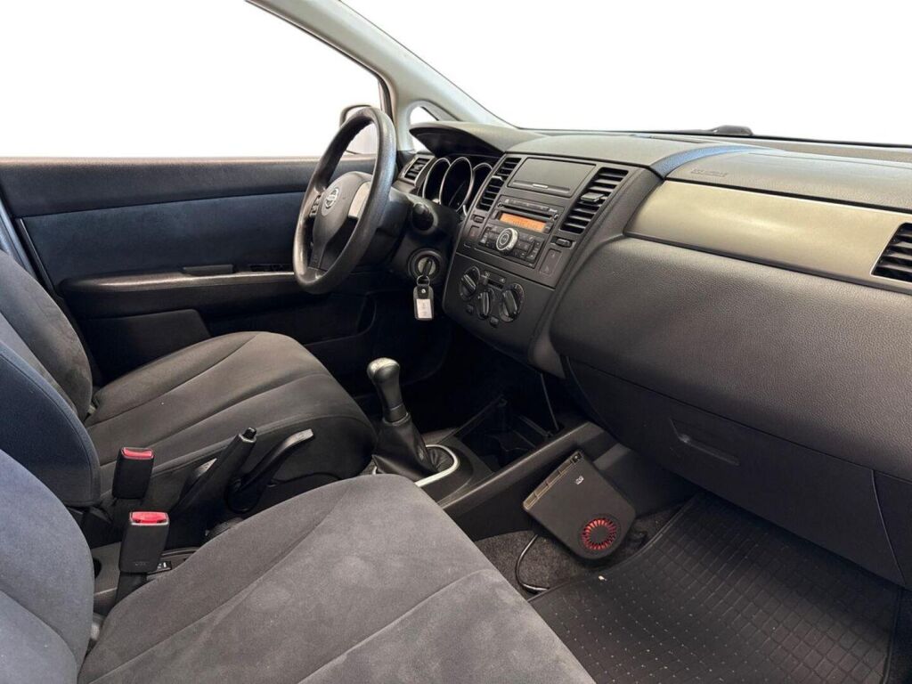 Nissan Tiida 2008 Hopea