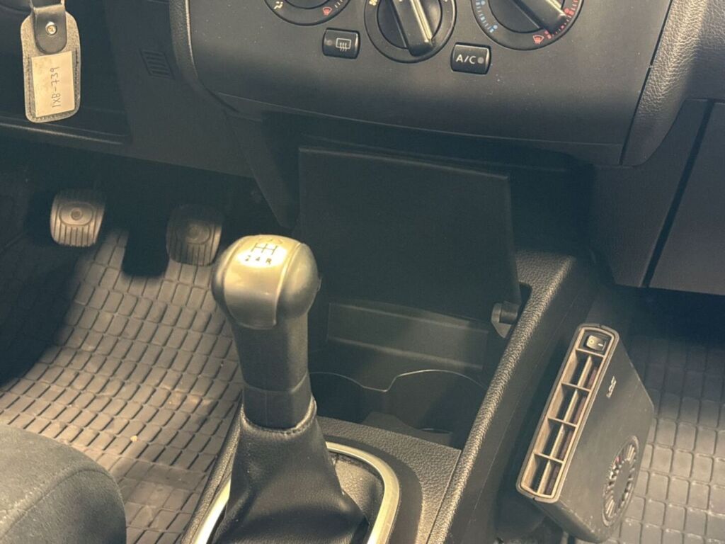 Nissan Tiida 2008 Hopea