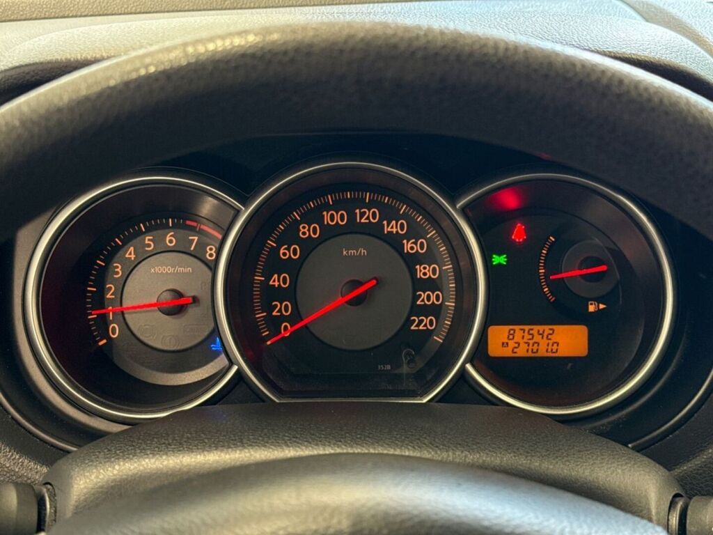 Nissan Tiida 2008 Hopea