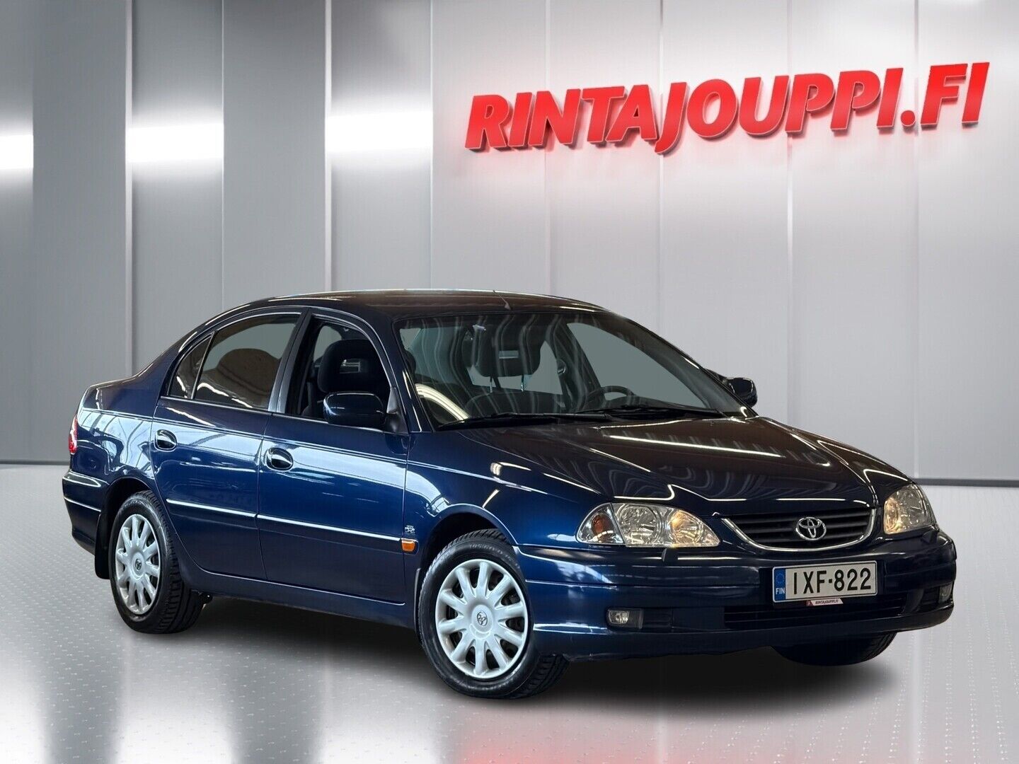Sininen Toyota Avensis