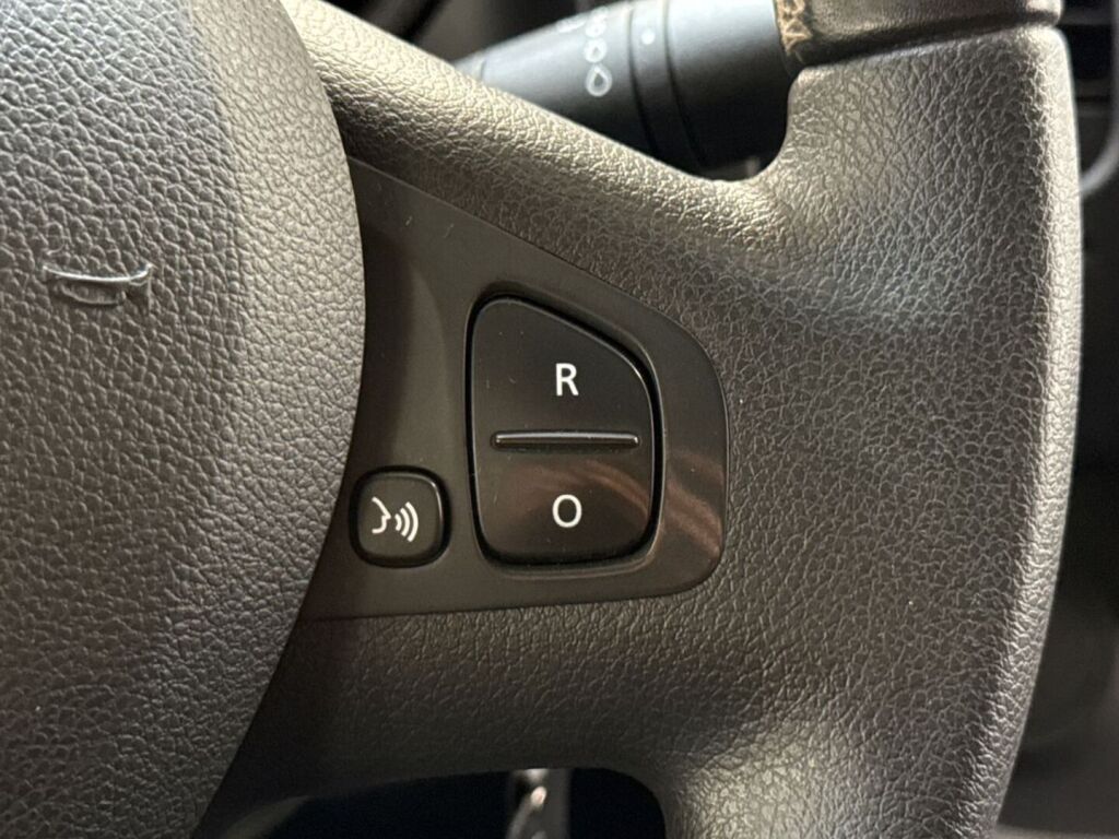 Renault Trafic 2021 Valkoinen