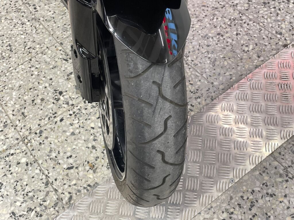 Suzuki GSX-R 2006 Musta