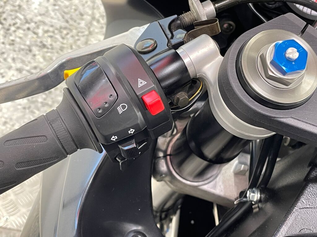 Suzuki GSX-R 2006 Musta
