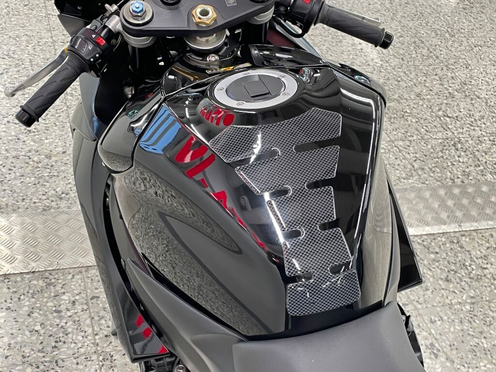 Suzuki GSX-R 2006 Musta