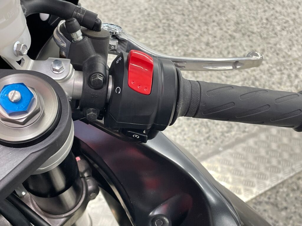 Suzuki GSX-R 2006 Musta