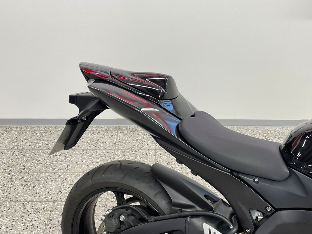 Suzuki GSX-R 2006 Musta