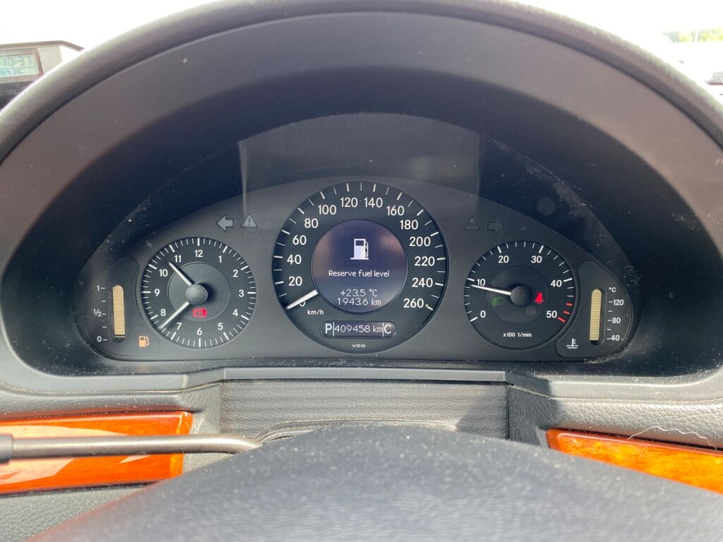 Mercedes-Benz E 2007 Musta