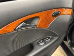 Mercedes-Benz E 2007 Musta