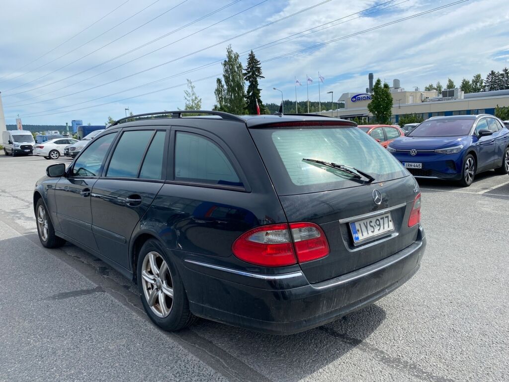 Mercedes-Benz E 2007 Musta