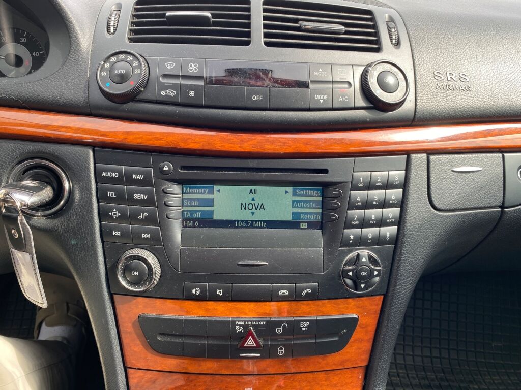 Mercedes-Benz E 2007 Musta