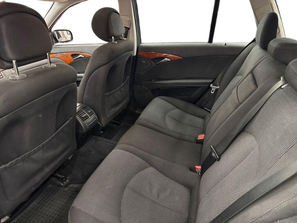 Mercedes-Benz E 2007 Musta