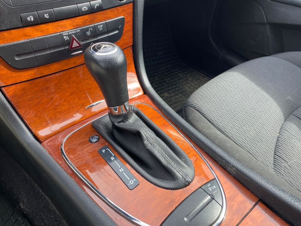 Mercedes-Benz E 2007 Musta