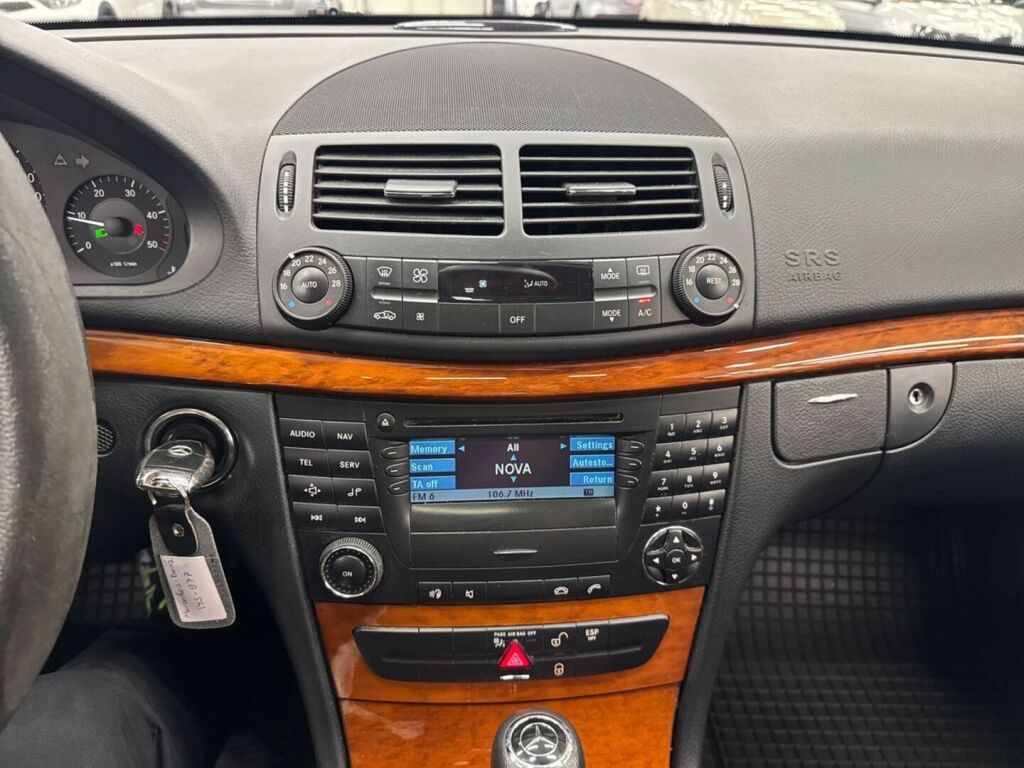 Mercedes-Benz E 2007 Musta