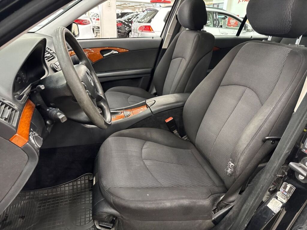 Mercedes-Benz E 2007 Musta