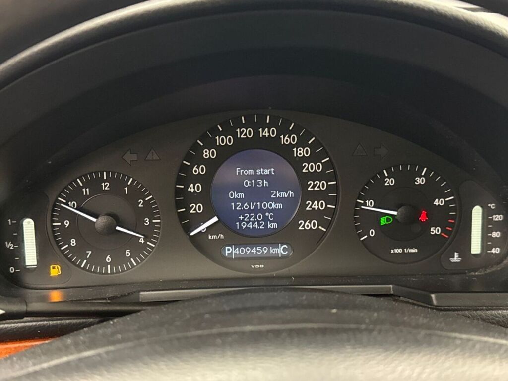 Mercedes-Benz E 2007 Musta