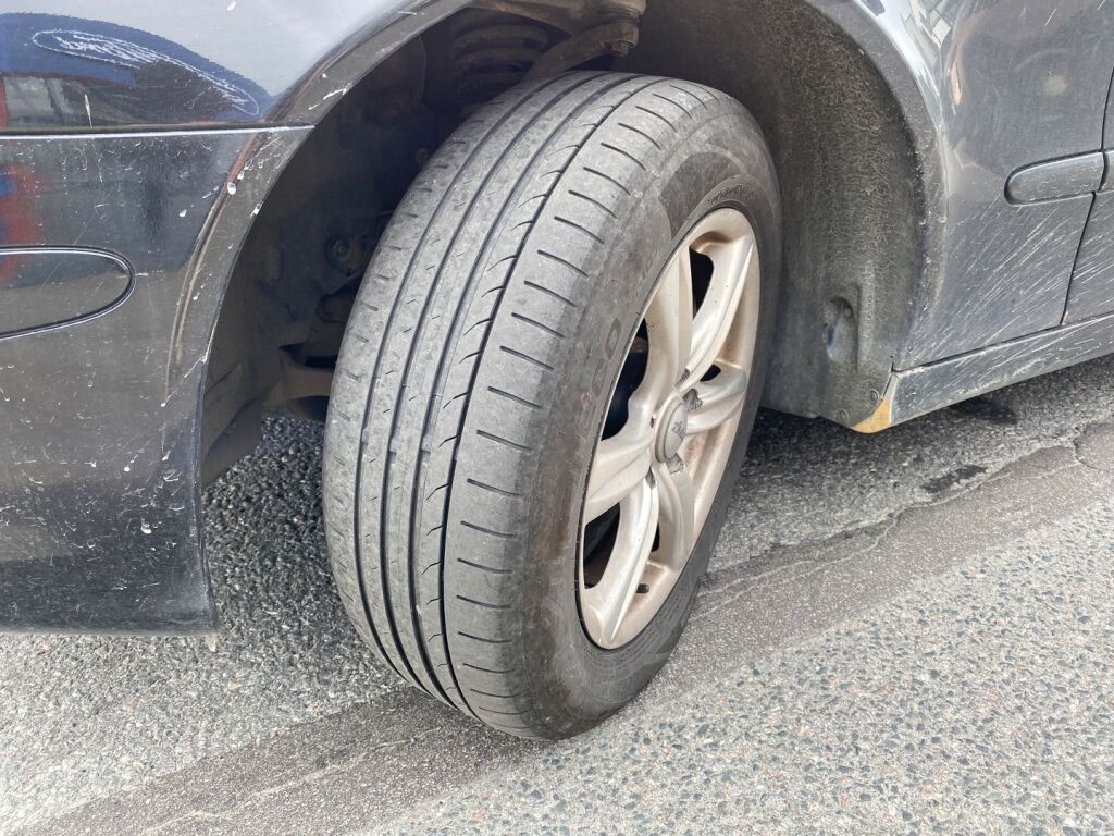 Mercedes-Benz E 2007 Musta