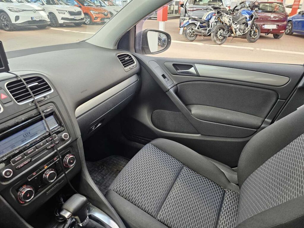 Volkswagen Golf 2009 Valkoinen