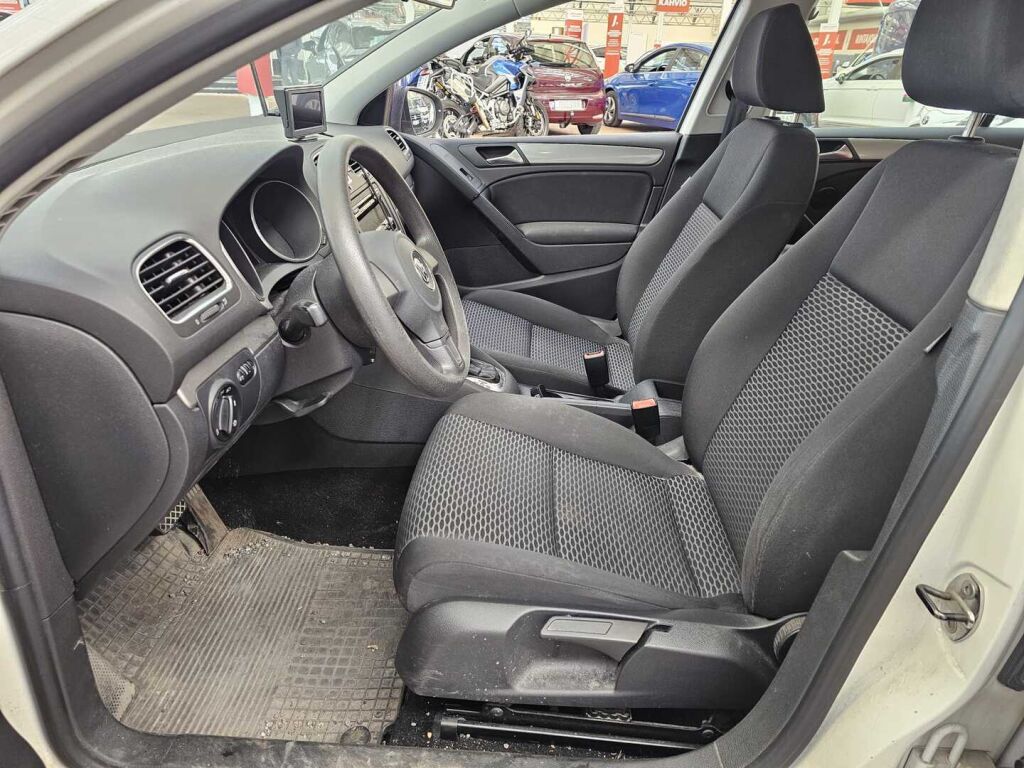 Volkswagen Golf 2009 Valkoinen