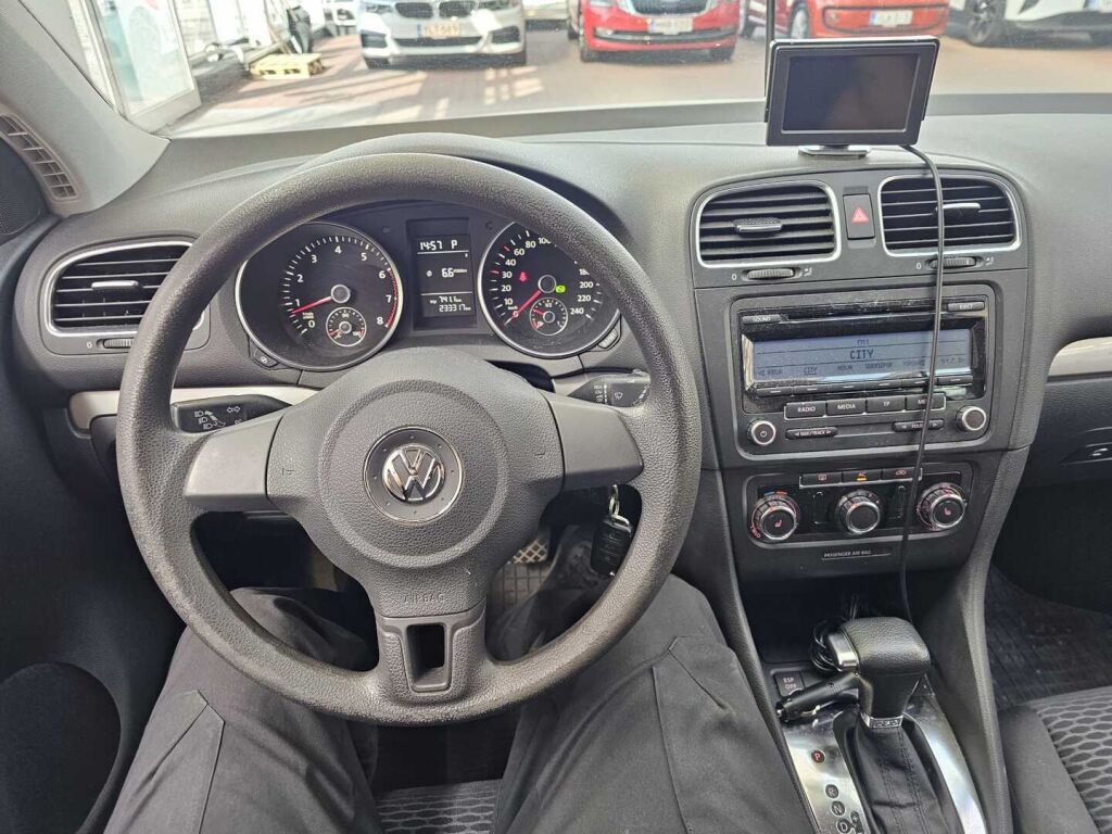 Volkswagen Golf 2009 Valkoinen
