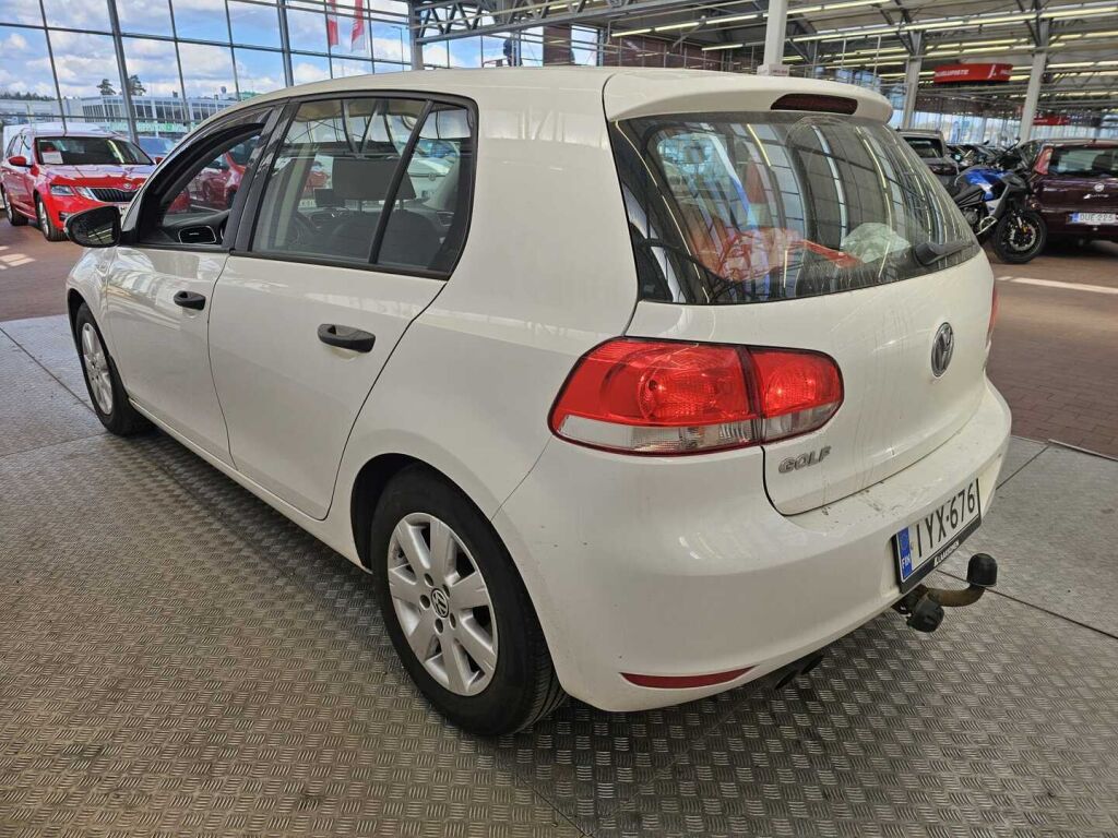 Volkswagen Golf 2009 Valkoinen