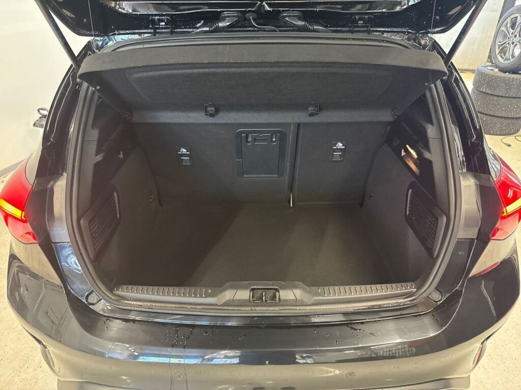 Ford Focus 2021 Musta