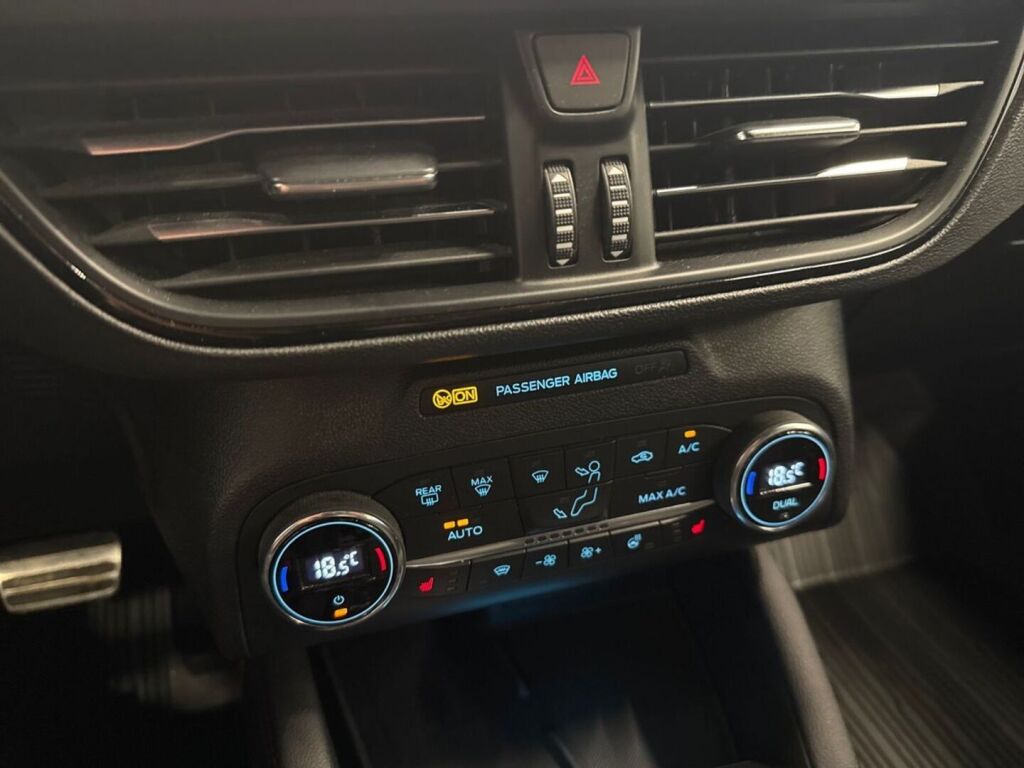 Ford Focus 2021 Musta