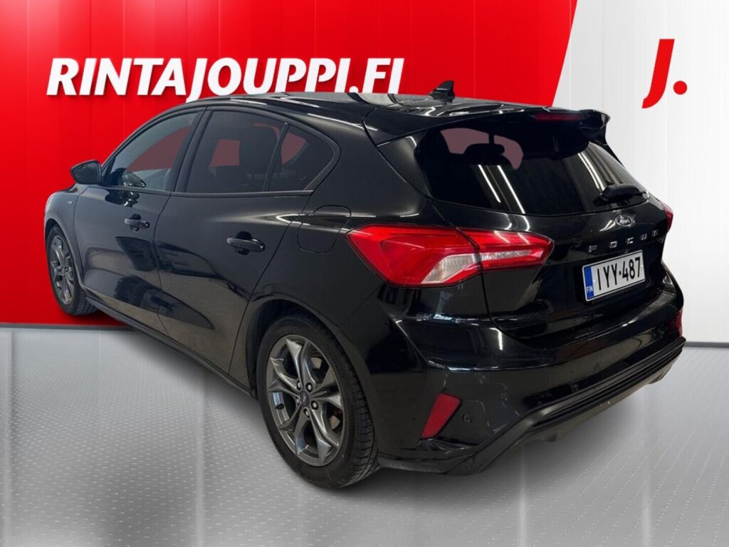 Ford Focus 2021 Musta
